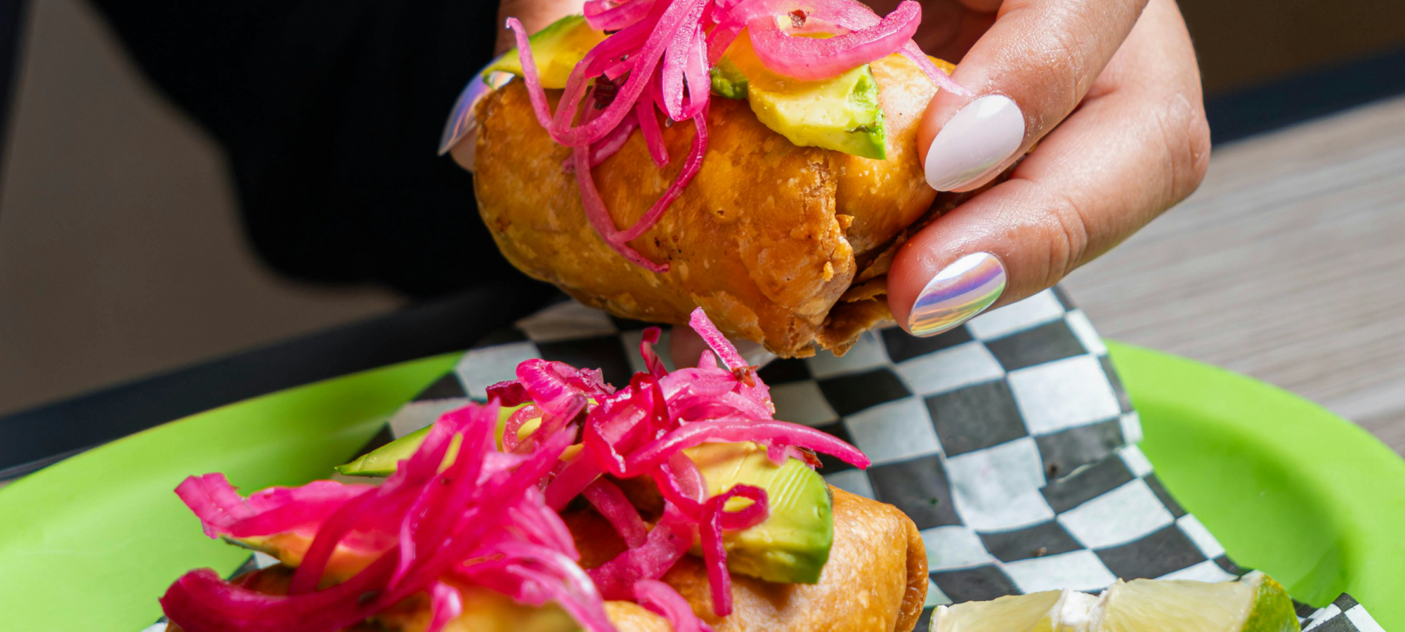 Taco fritro de suadero y jalapeño